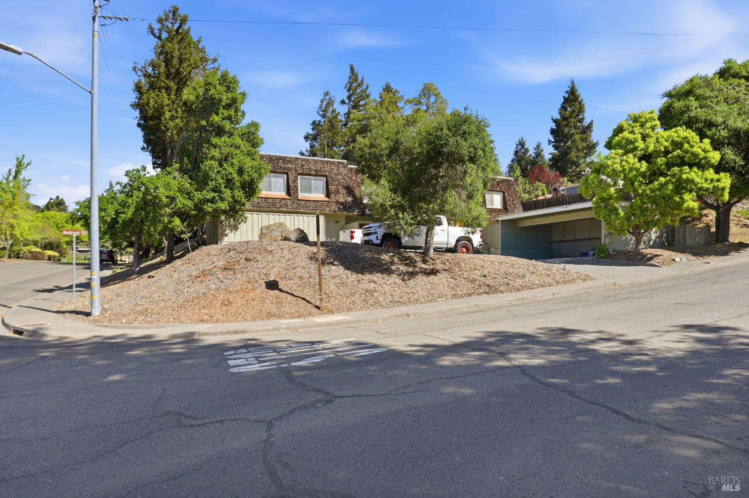 Detail Gallery Image 4 of 42 For 230 San Andreas Dr, Novato,  CA 94945 - – Beds | – Baths