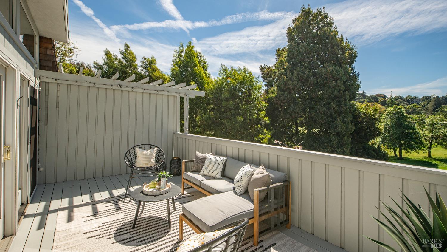 Detail Gallery Image 15 of 36 For 143 Knollwood Dr, San Rafael,  CA 94901 - 3 Beds | 2 Baths