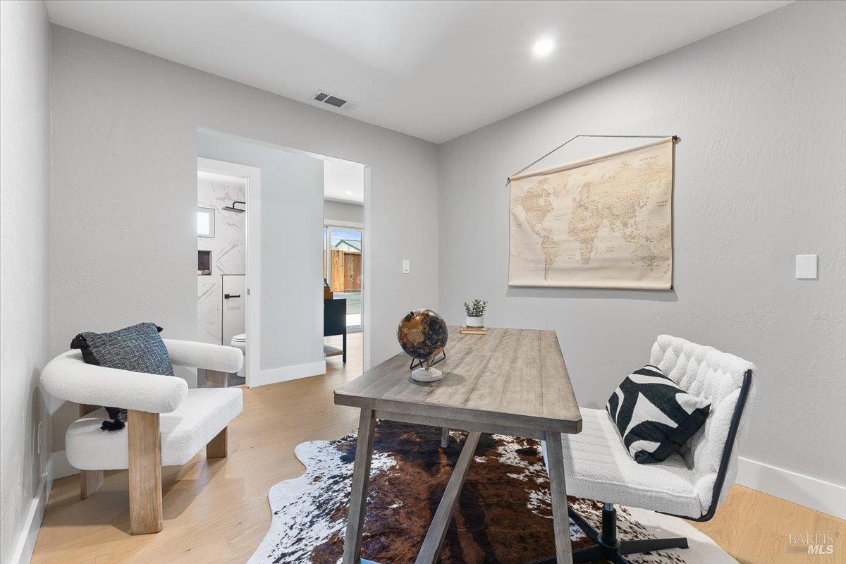 Detail Gallery Image 26 of 37 For 1622 Weaverly Dr, Petaluma,  CA 94954 - 3 Beds | 3 Baths