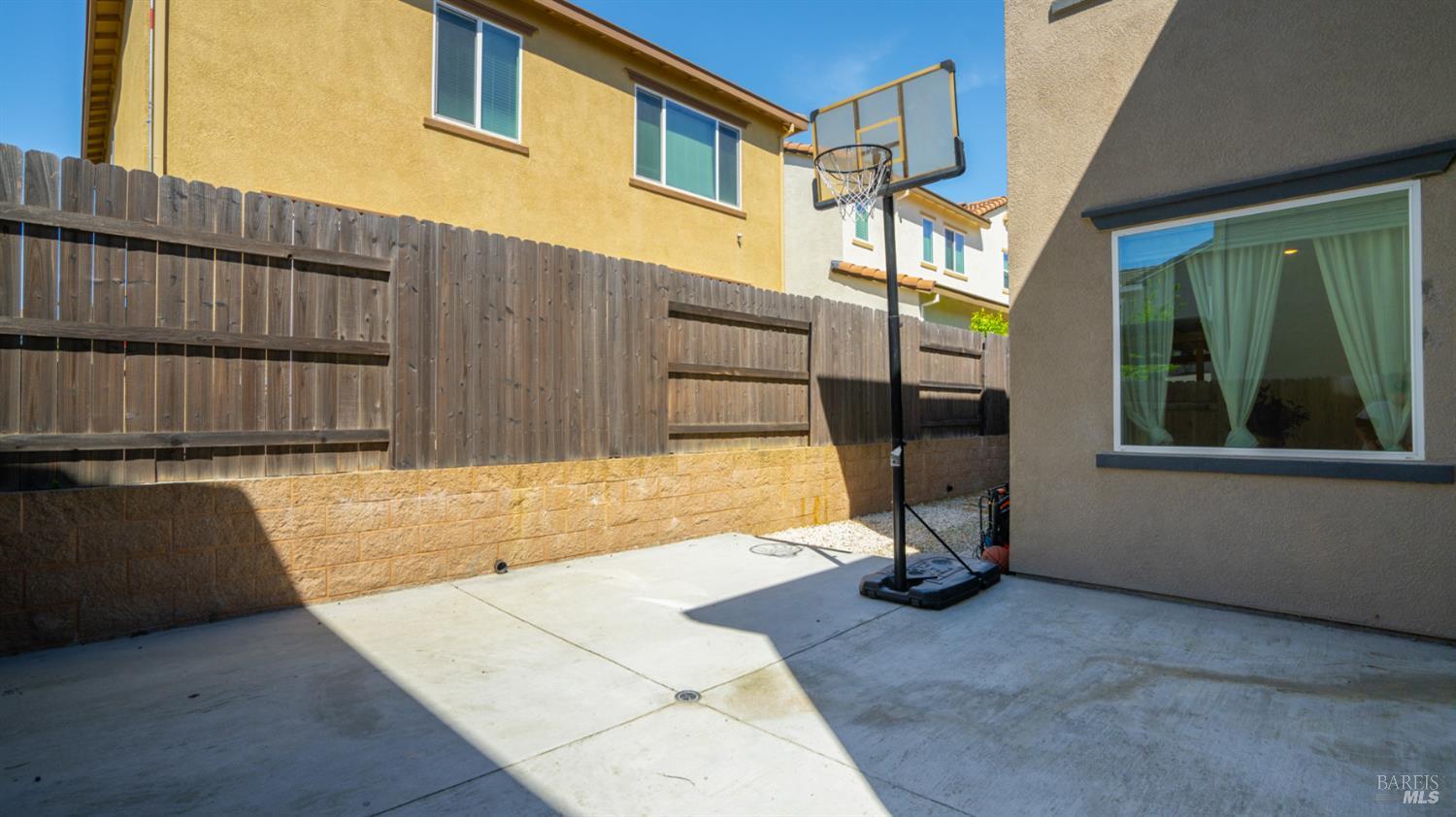 Detail Gallery Image 37 of 41 For 2350 Sheldon Dr, Fairfield,  CA 94533 - 4 Beds | 2/1 Baths