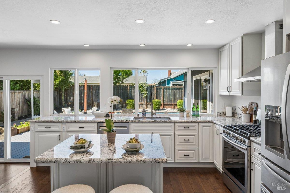 Detail Gallery Image 14 of 47 For 1619 Oneel Dr, Petaluma,  CA 94954 - 3 Beds | 2 Baths