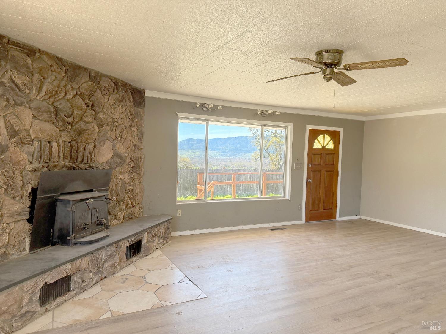 Detail Gallery Image 5 of 32 For 27150 Mendocino Pass Rd, Covelo,  CA 95428 - 2 Beds | 2 Baths