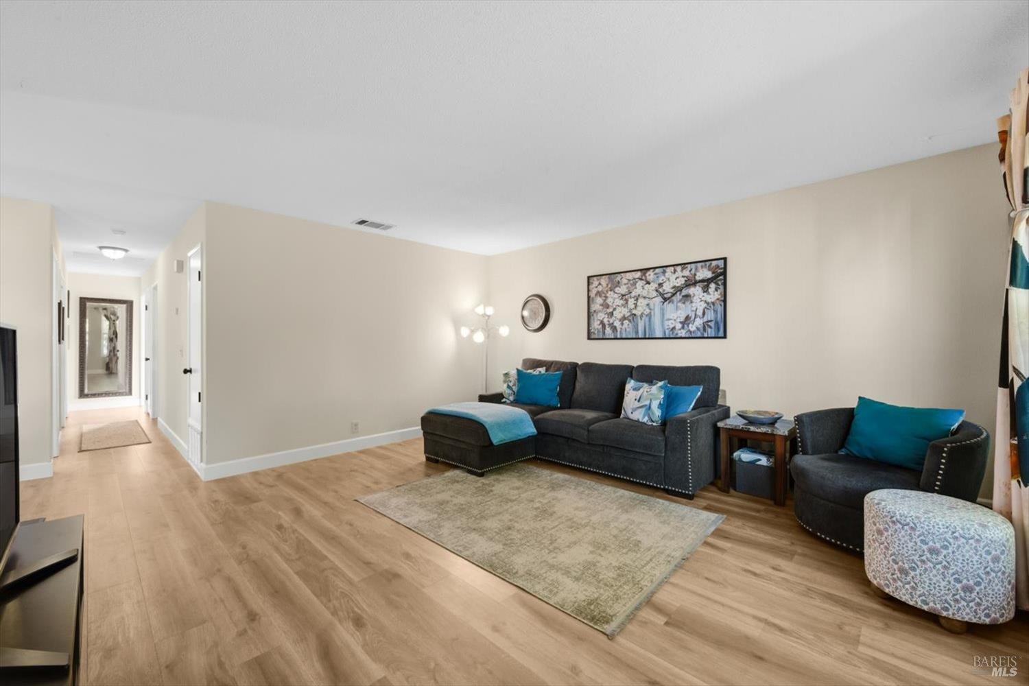 Detail Gallery Image 12 of 76 For 427 Temple Dr, Vacaville,  CA 95687 - 3 Beds | 2 Baths