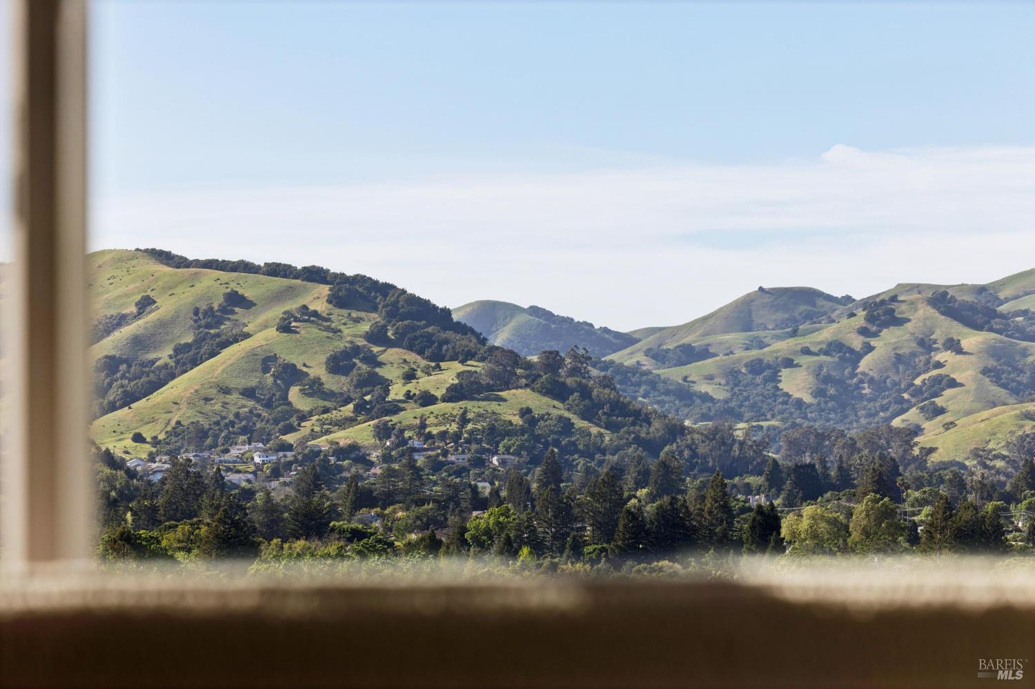 Detail Gallery Image 18 of 99 For 40 Miwok Dr, Novato,  CA 94947 - 5 Beds | 4/1 Baths