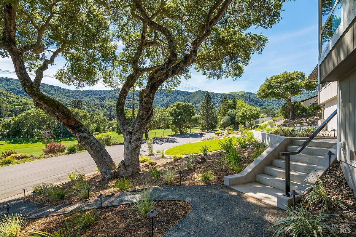 Detail Gallery Image 10 of 93 For 36 Capilano Dr, Novato,  CA 94949 - 5 Beds | 4/1 Baths