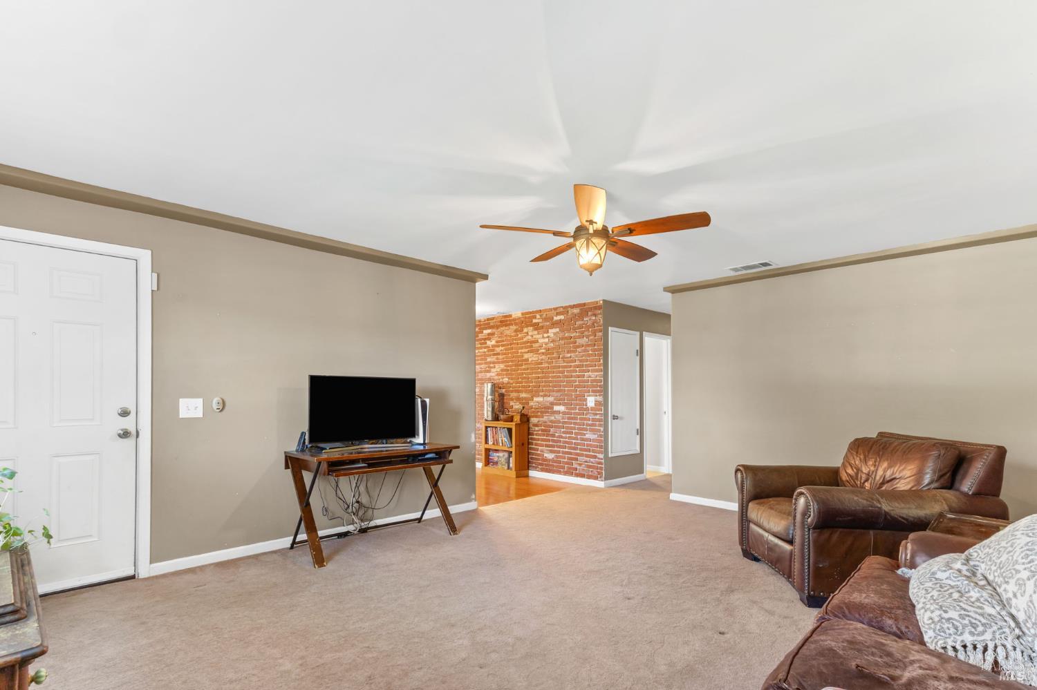 Detail Gallery Image 8 of 36 For 182 Fairview Dr, Vacaville,  CA 95687 - 3 Beds | 2 Baths