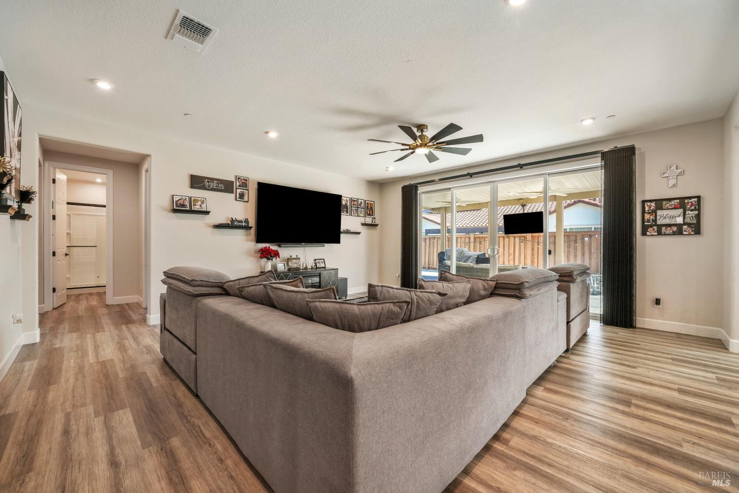 Detail Gallery Image 24 of 65 For 1245 Pacific Pl, Dixon,  CA 95620 - 5 Beds | 4 Baths