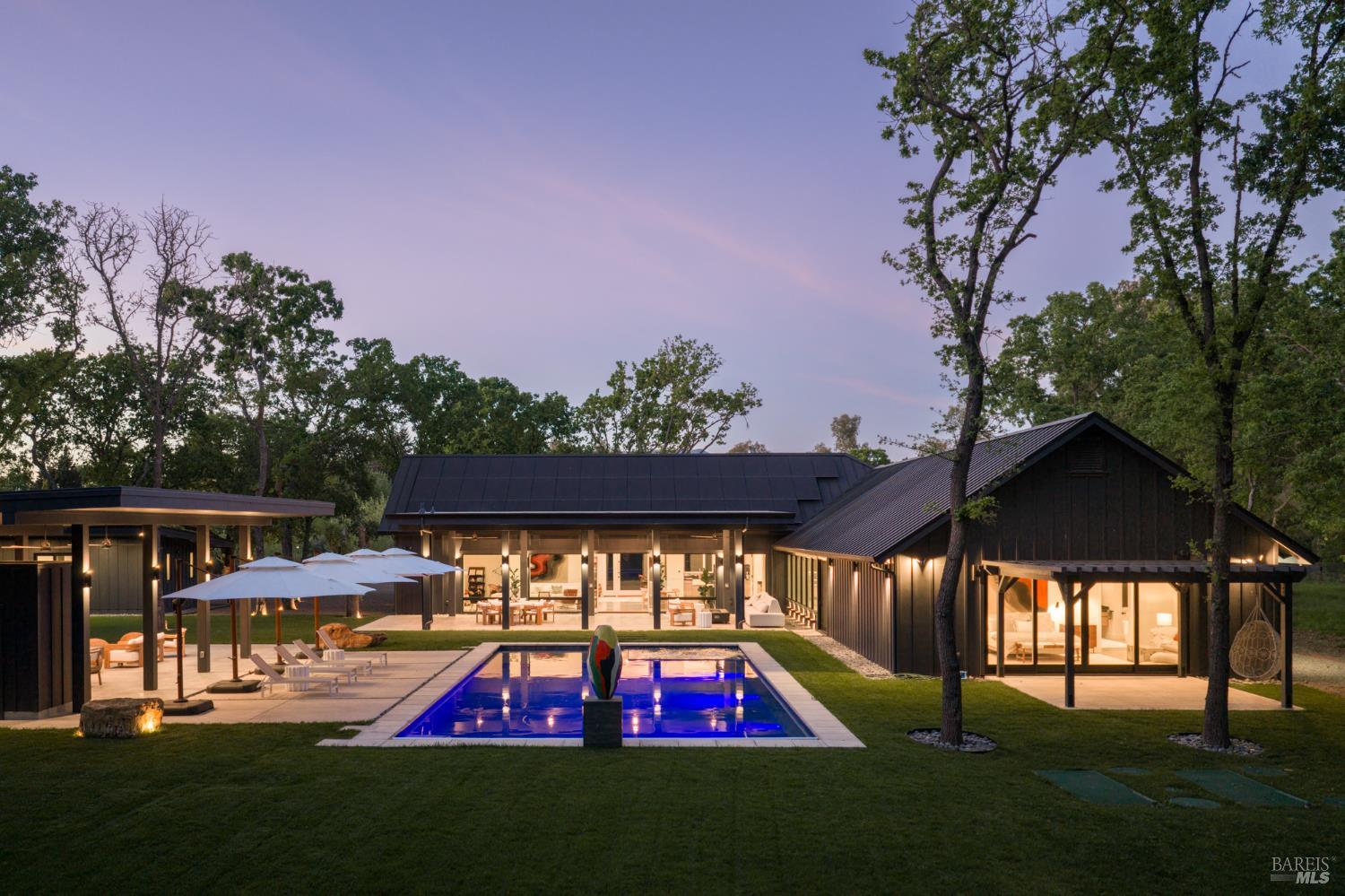 Detail Gallery Image 11 of 22 For 195 Fisher Ln, Sonoma,  CA 95476 - 10 Beds | 9/2 Baths