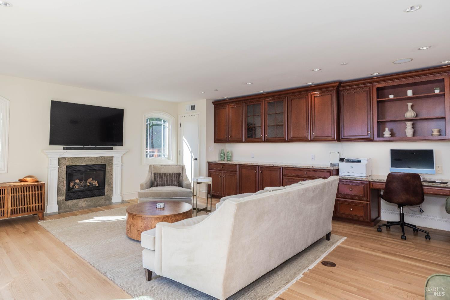 Detail Gallery Image 14 of 41 For 9 Francisco Vista Ct, Tiburon,  CA 94920 - 5 Beds | 4/2 Baths