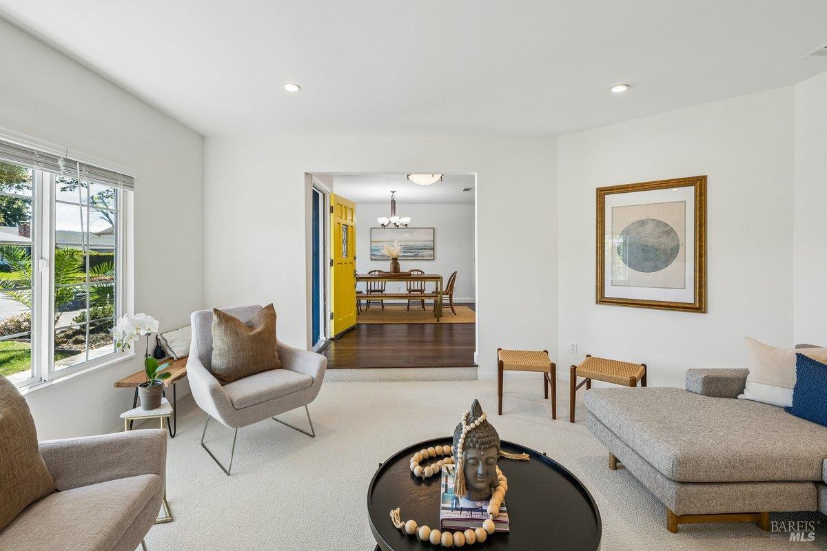 Detail Gallery Image 8 of 47 For 1619 Oneel Dr, Petaluma,  CA 94954 - 3 Beds | 2 Baths