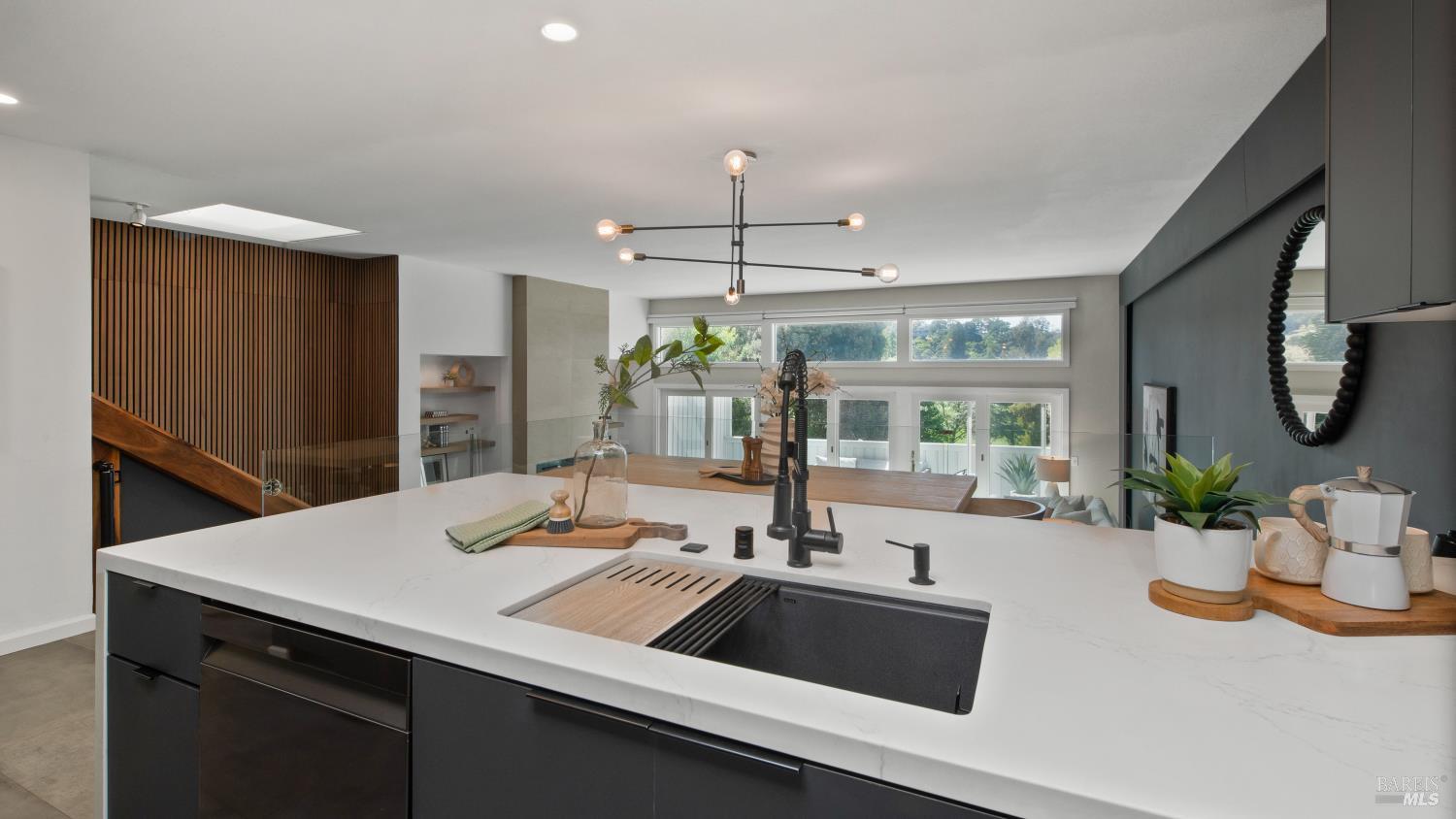 Detail Gallery Image 11 of 36 For 143 Knollwood Dr, San Rafael,  CA 94901 - 3 Beds | 2 Baths