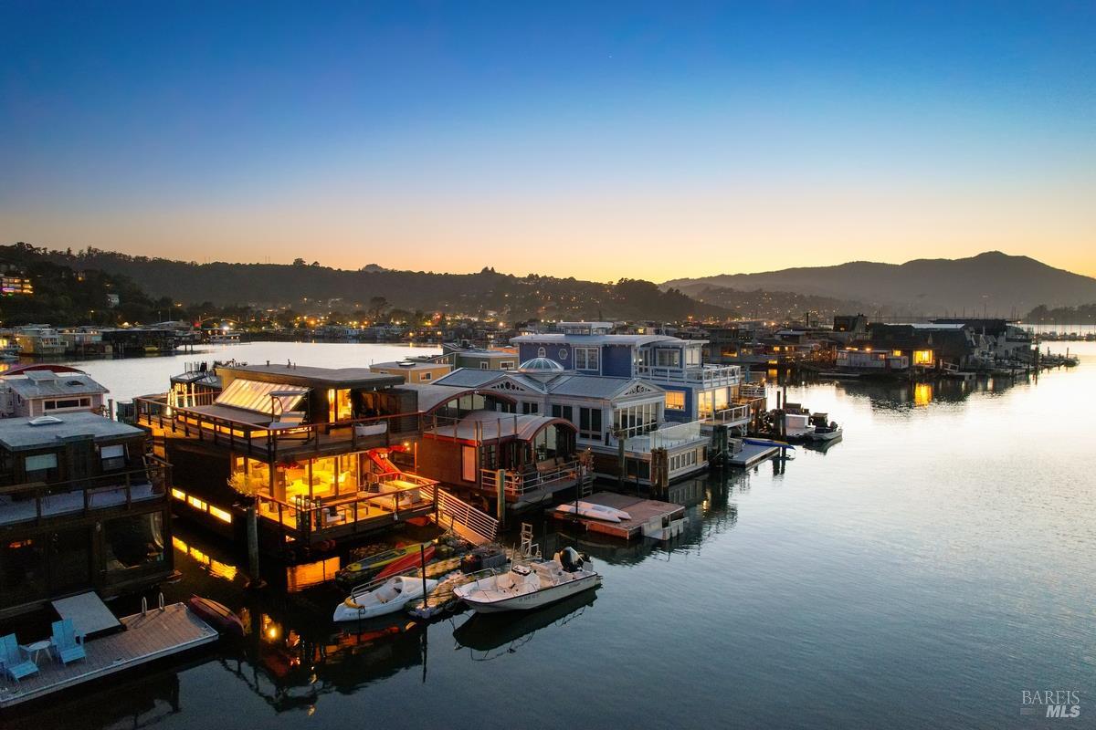 Detail Gallery Image 29 of 31 For 58 Liberty Dock Unkn, Sausalito,  CA 94965 - 2 Beds | 2/1 Baths