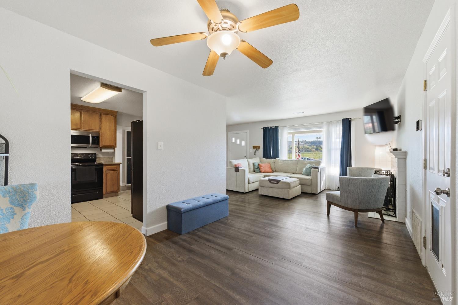 Detail Gallery Image 5 of 16 For 891 Rosewood Ave, Vallejo,  CA 94591 - 3 Beds | 1 Baths