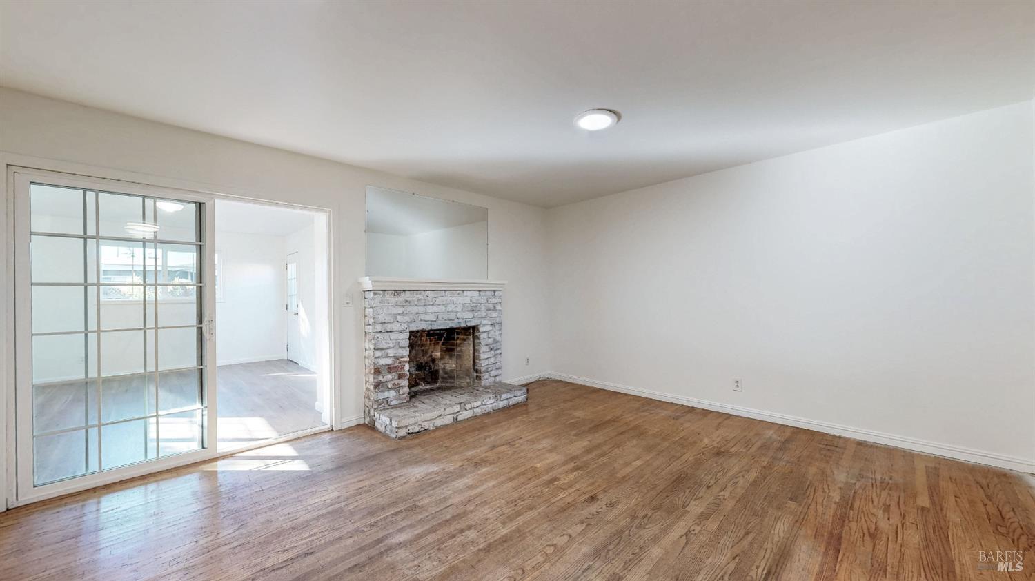 Detail Gallery Image 4 of 34 For 4872 Canyon Dr, Santa Rosa,  CA 95409 - 4 Beds | 2 Baths