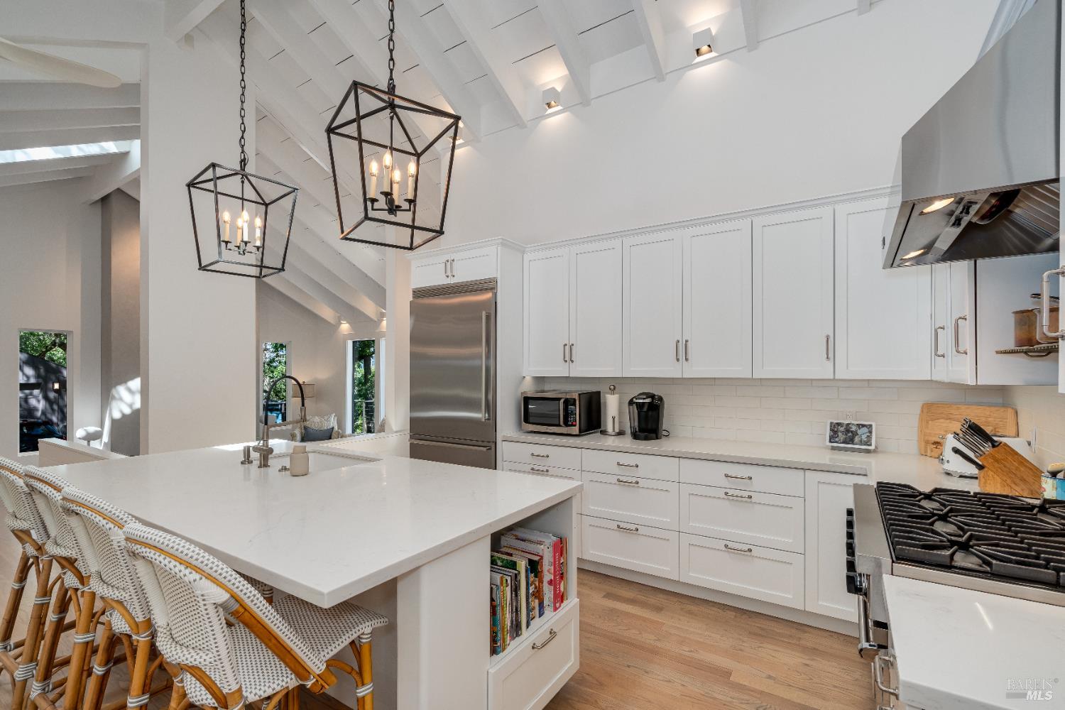 Detail Gallery Image 14 of 53 For 807 Wild Oak Dr, Santa Rosa,  CA 95409 - 3 Beds | 3/1 Baths