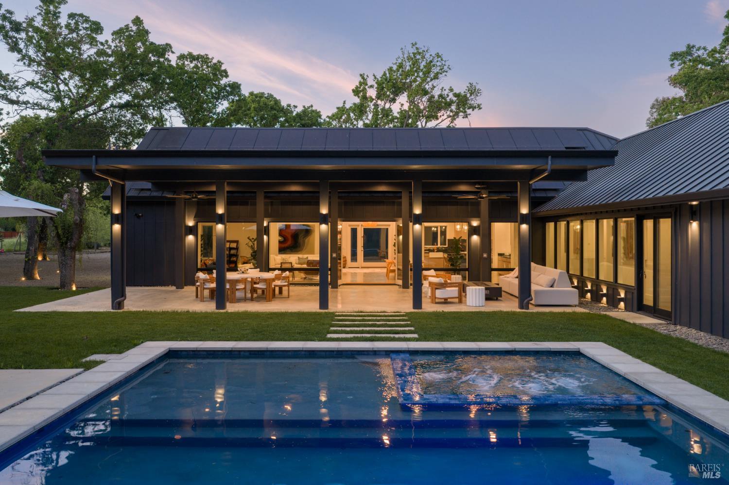 Detail Gallery Image 7 of 22 For 195 Fisher Ln, Sonoma,  CA 95476 - 10 Beds | 9/2 Baths