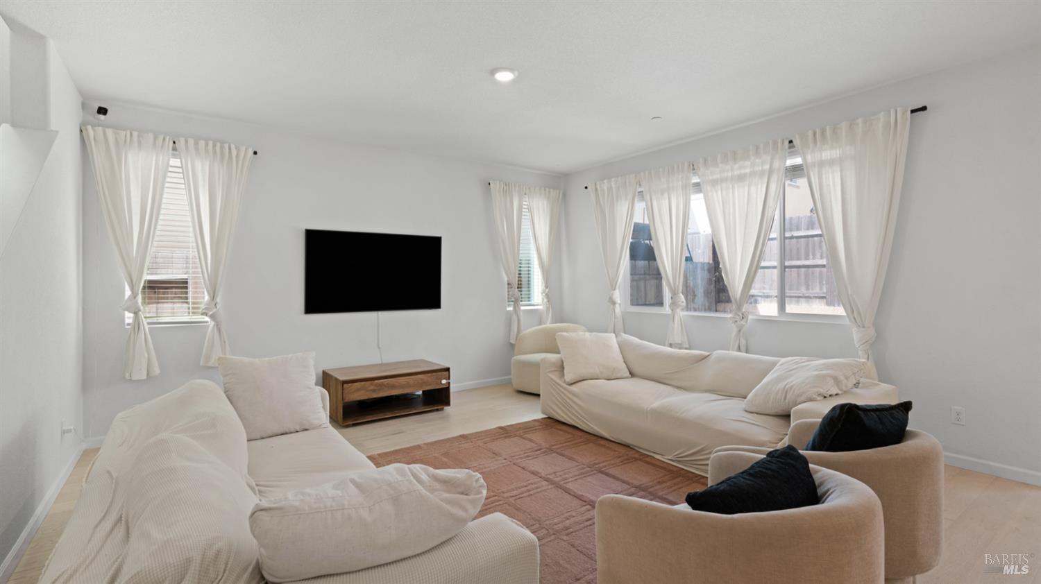 Detail Gallery Image 10 of 41 For 2350 Sheldon Dr, Fairfield,  CA 94533 - 4 Beds | 2/1 Baths