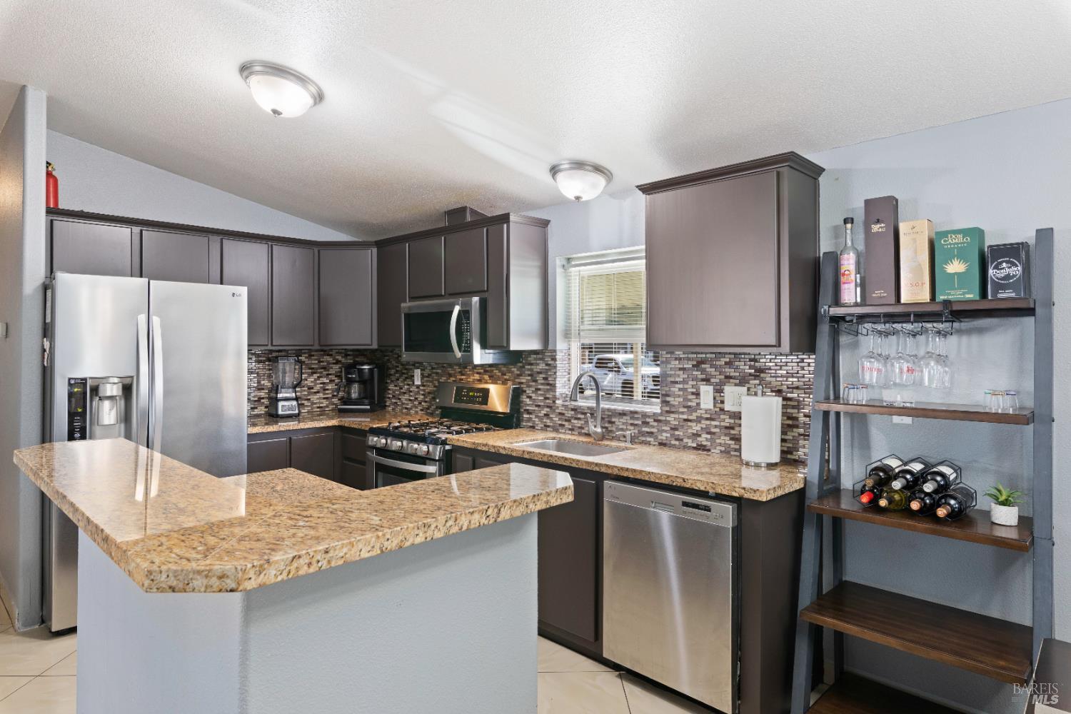 Detail Gallery Image 12 of 34 For 3900 N State St 1, Ukiah,  CA 95482 - 3 Beds | 2 Baths