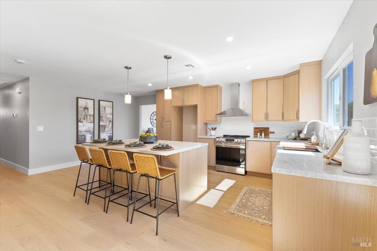 Detail Gallery Image 13 of 37 For 1622 Weaverly Dr, Petaluma,  CA 94954 - 3 Beds | 3 Baths