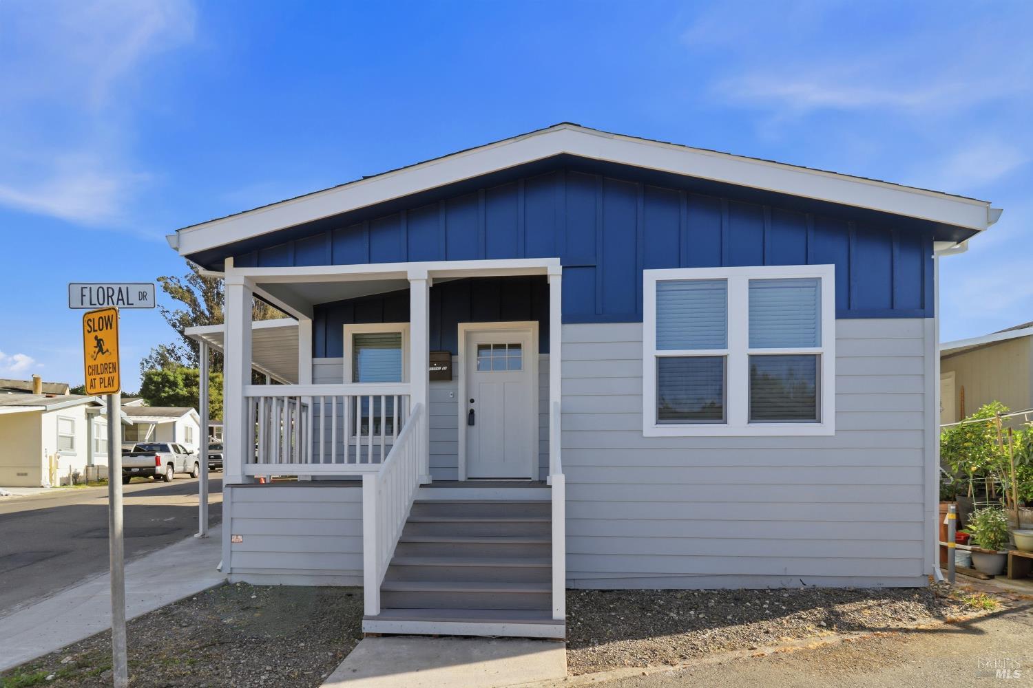 Detail Gallery Image 3 of 27 For 302 Floral Dr, Cotati,  CA 94931 - 2 Beds | 2 Baths