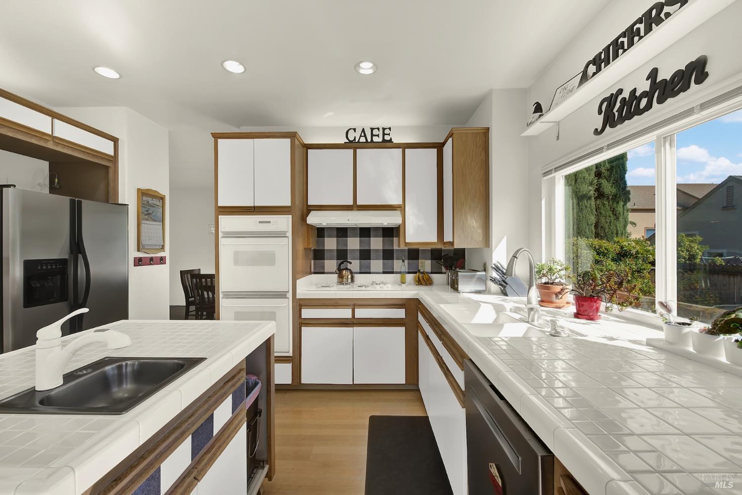 Detail Gallery Image 31 of 75 For 150 Deerglen Cir, Vacaville,  CA 95687 - 5 Beds | 3 Baths