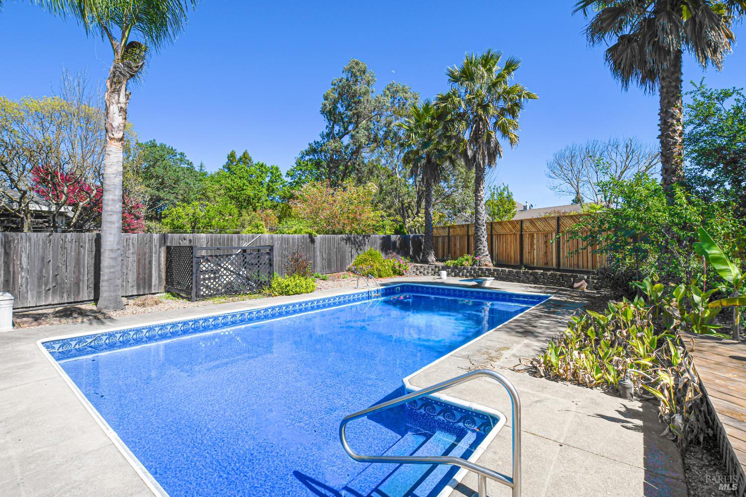 Detail Gallery Image 4 of 65 For 186 Barrio Way, Windsor,  CA 95492 - 3 Beds | 2 Baths