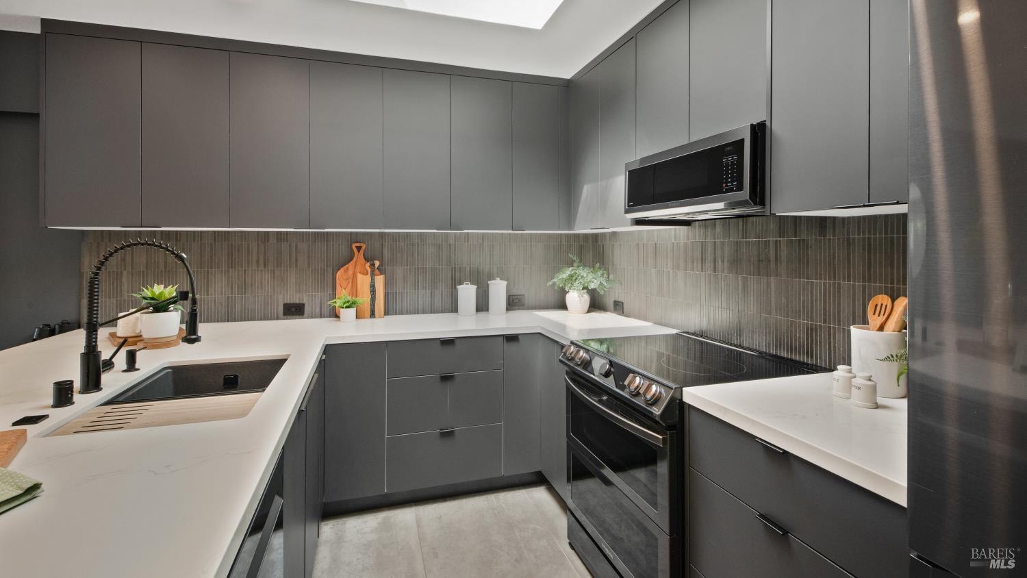 Detail Gallery Image 10 of 36 For 143 Knollwood Dr, San Rafael,  CA 94901 - 3 Beds | 2 Baths