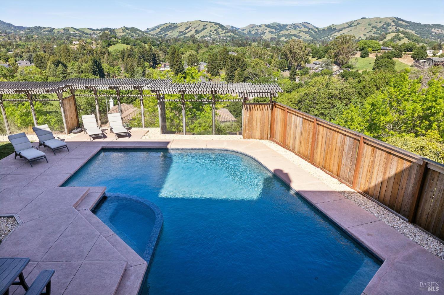 Detail Gallery Image 10 of 99 For 40 Miwok Dr, Novato,  CA 94947 - 5 Beds | 4/1 Baths