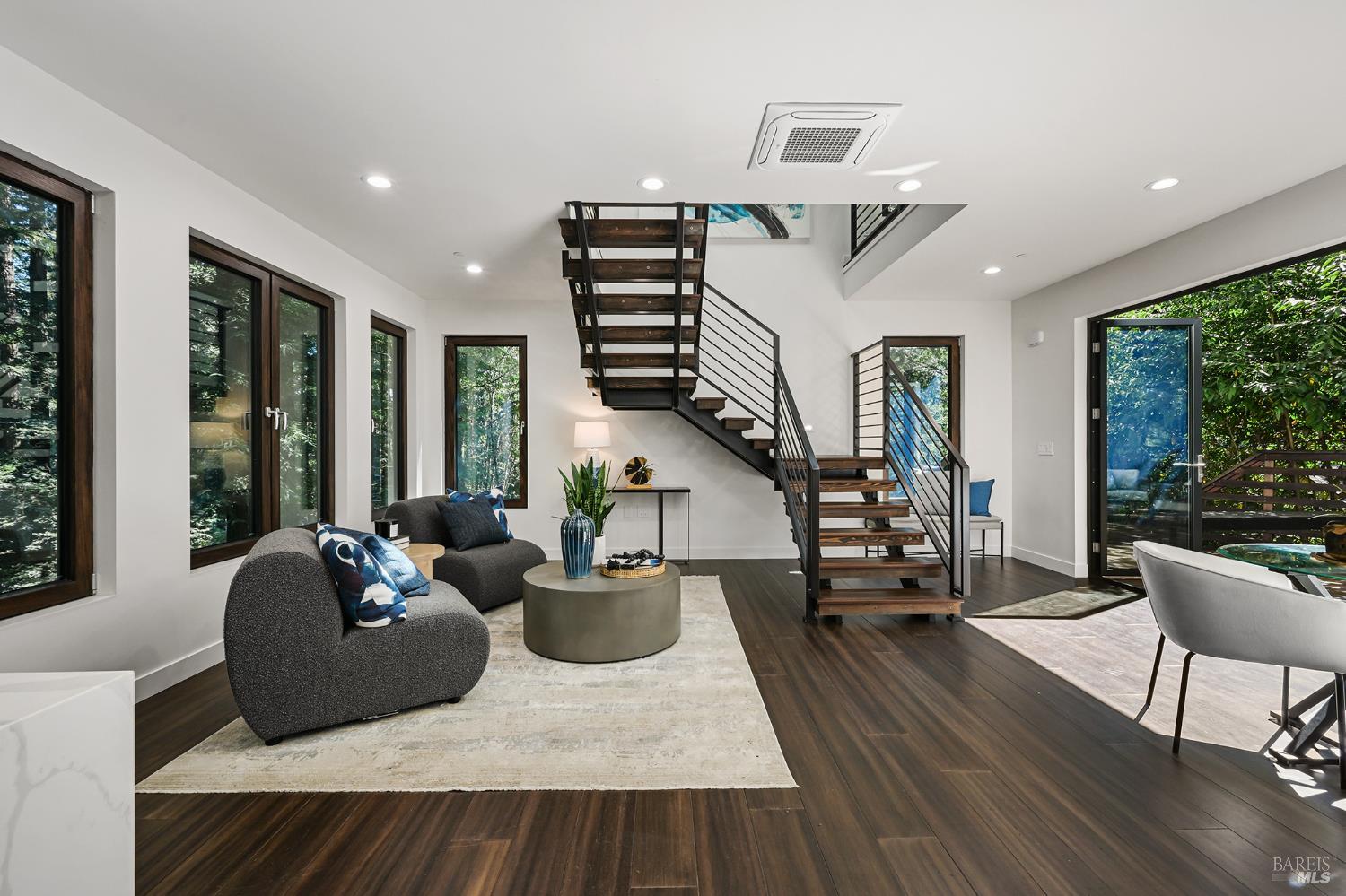 Detail Gallery Image 5 of 84 For 14685 Willow Rd, Guerneville,  CA 95446 - 3 Beds | 3 Baths