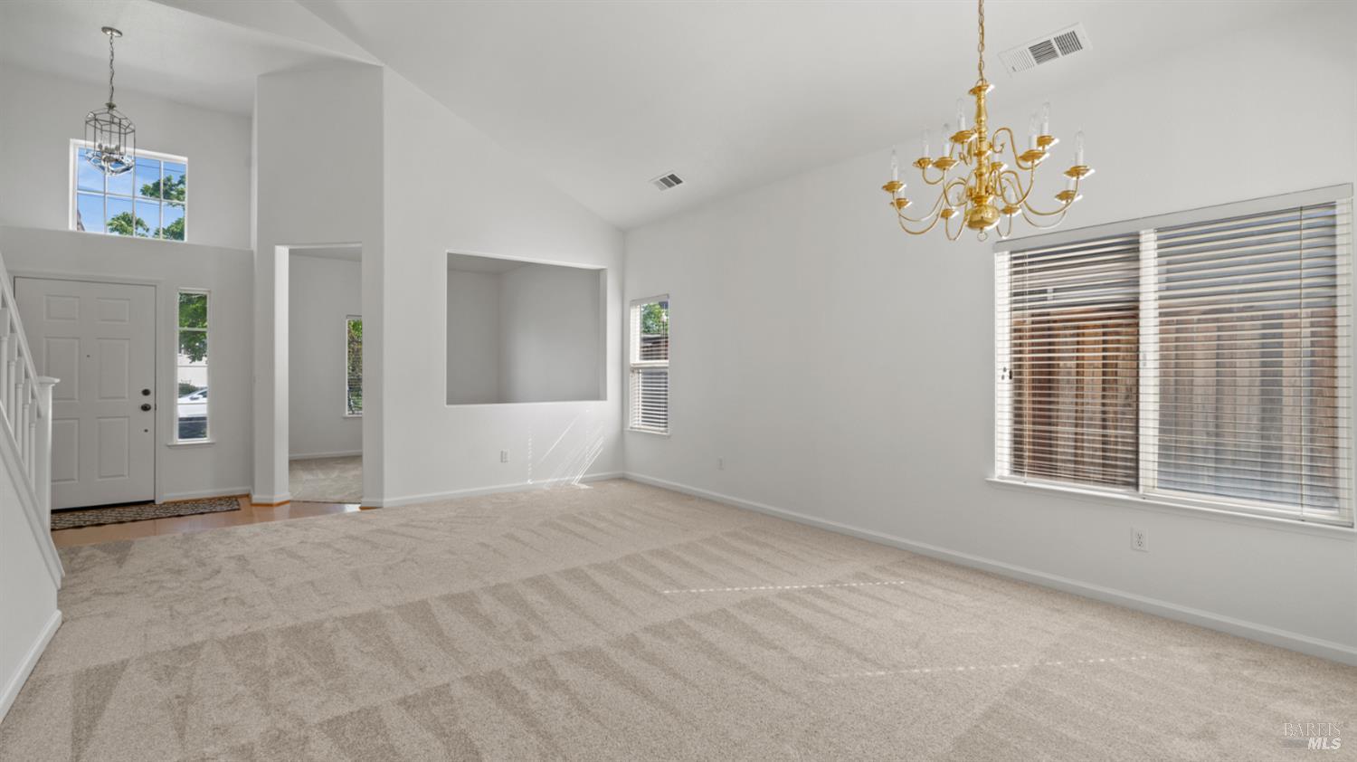 Detail Gallery Image 10 of 49 For 587 Abbey Dr, Fairfield,  CA 94534 - 3 Beds | 3 Baths