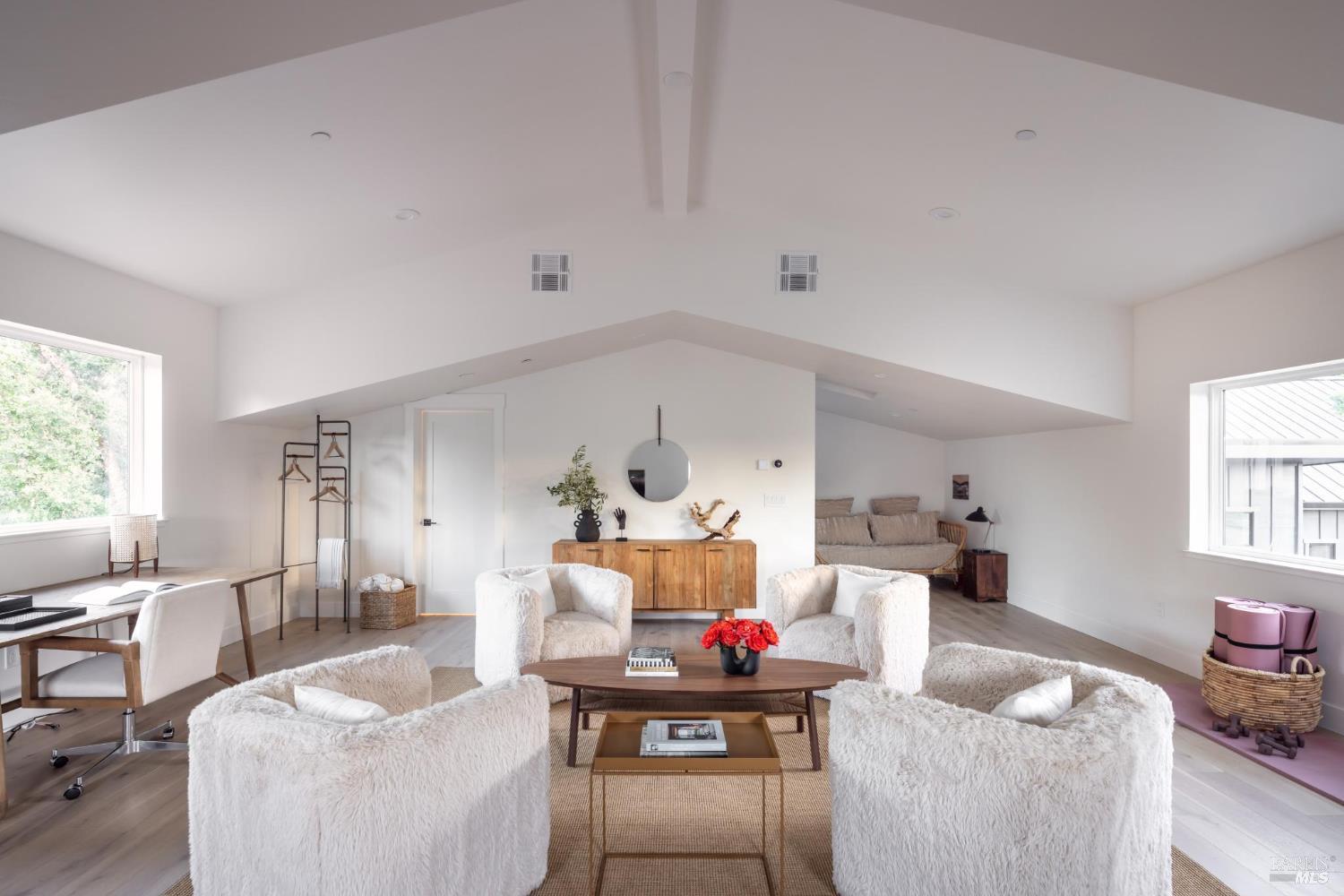 Detail Gallery Image 28 of 44 For 247 Fisher Ln, Sonoma,  CA 95476 - 5 Beds | 6/2 Baths