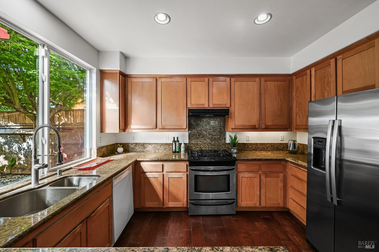 Detail Gallery Image 20 of 51 For 2824 Elk Ln, Santa Rosa,  CA 95407 - 4 Beds | 2/1 Baths