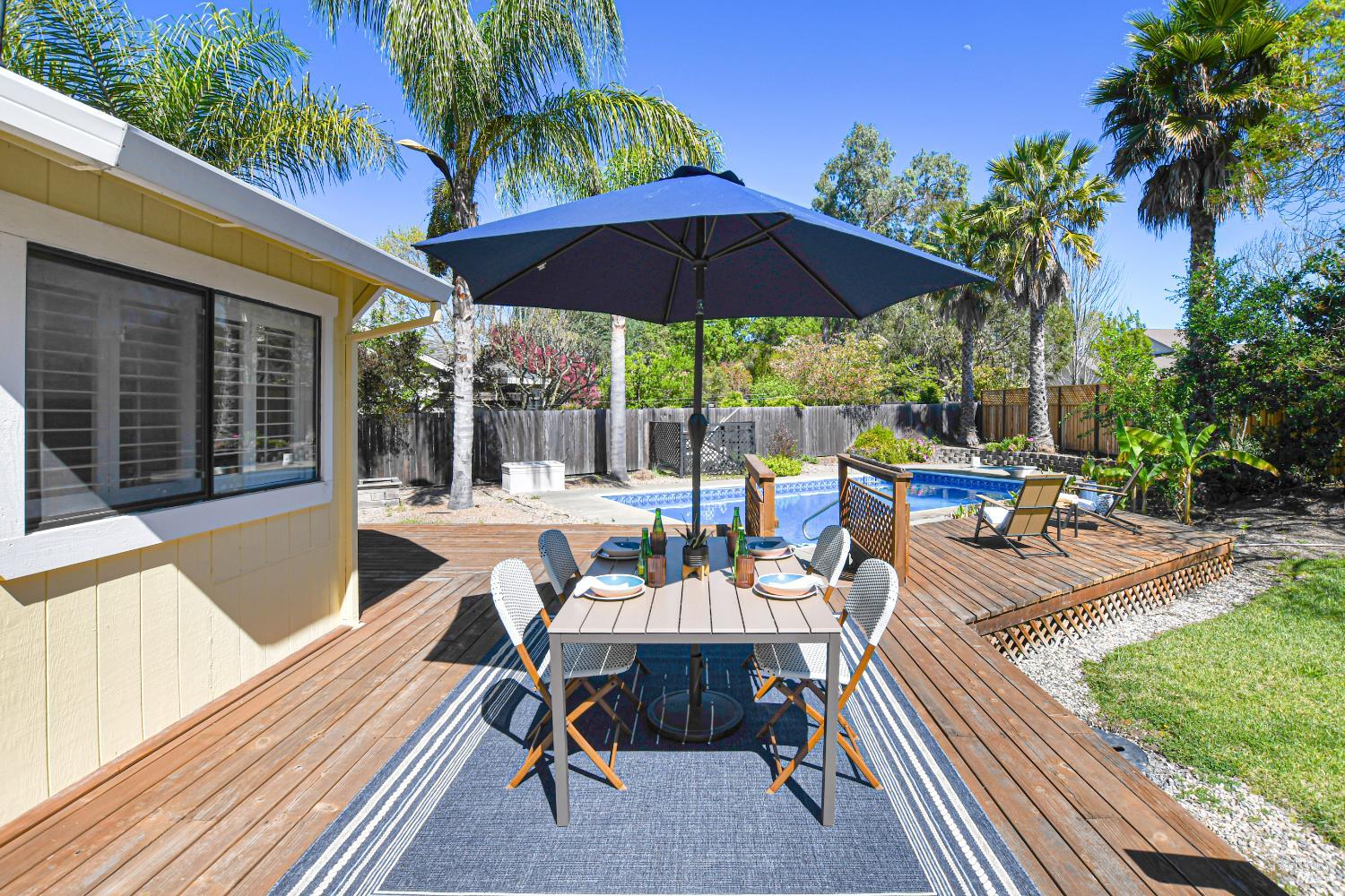 Detail Gallery Image 3 of 65 For 186 Barrio Way, Windsor,  CA 95492 - 3 Beds | 2 Baths