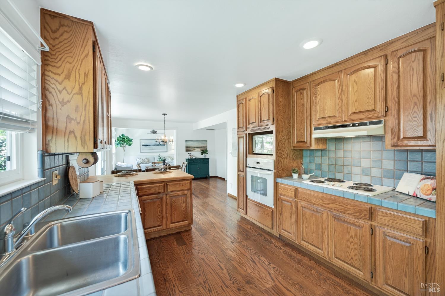 Detail Gallery Image 23 of 67 For 3527 Jomar Dr, Napa,  CA 94558 - 4 Beds | 2/1 Baths