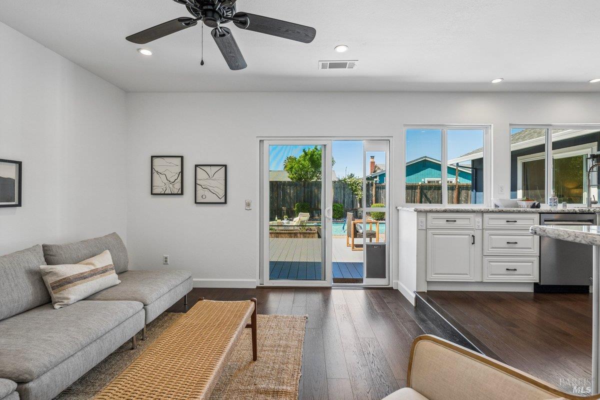 Detail Gallery Image 20 of 47 For 1619 Oneel Dr, Petaluma,  CA 94954 - 3 Beds | 2 Baths