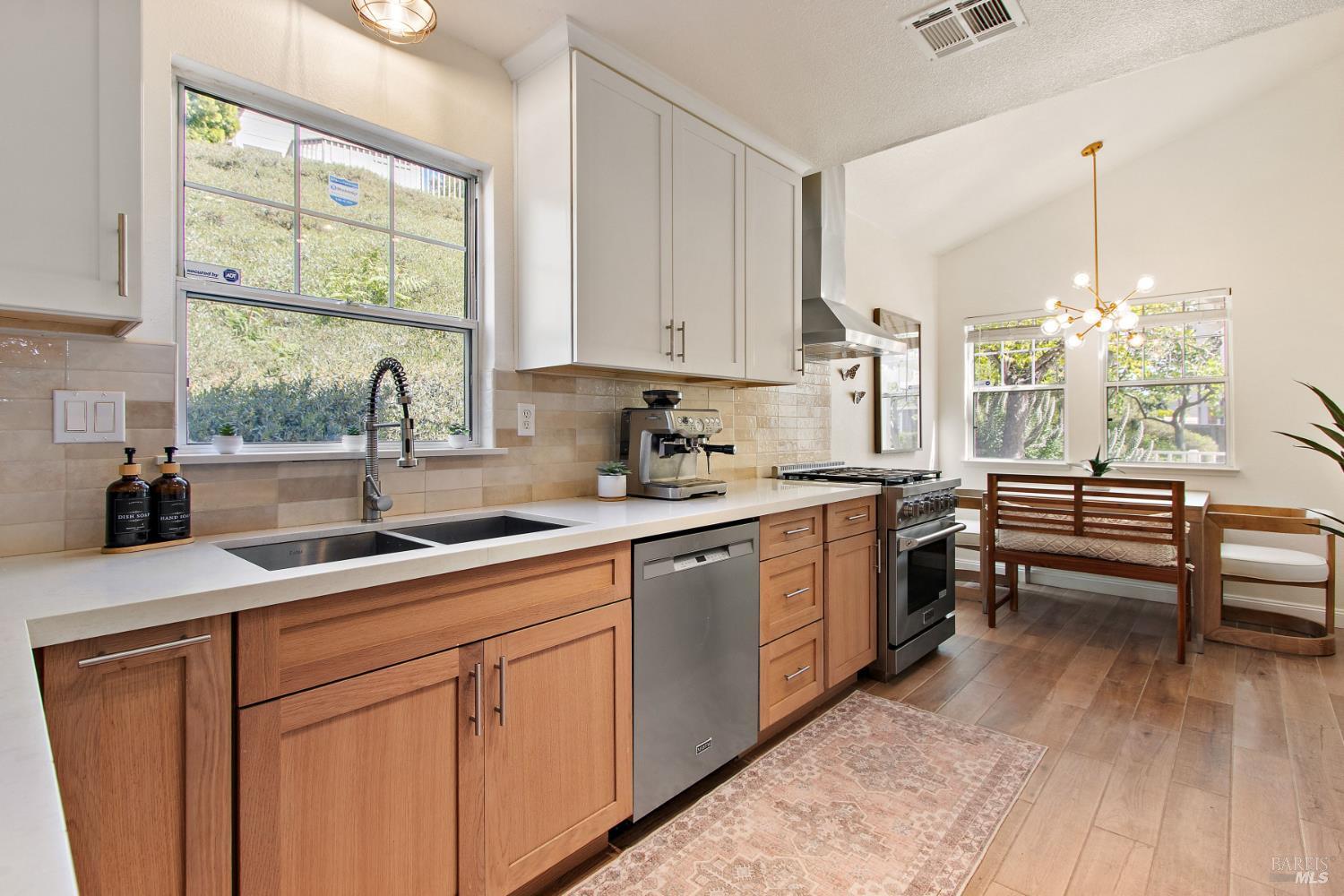 Detail Gallery Image 14 of 40 For 70 Marina Ridge Ct, Vallejo,  CA 94591 - 3 Beds | 2/1 Baths