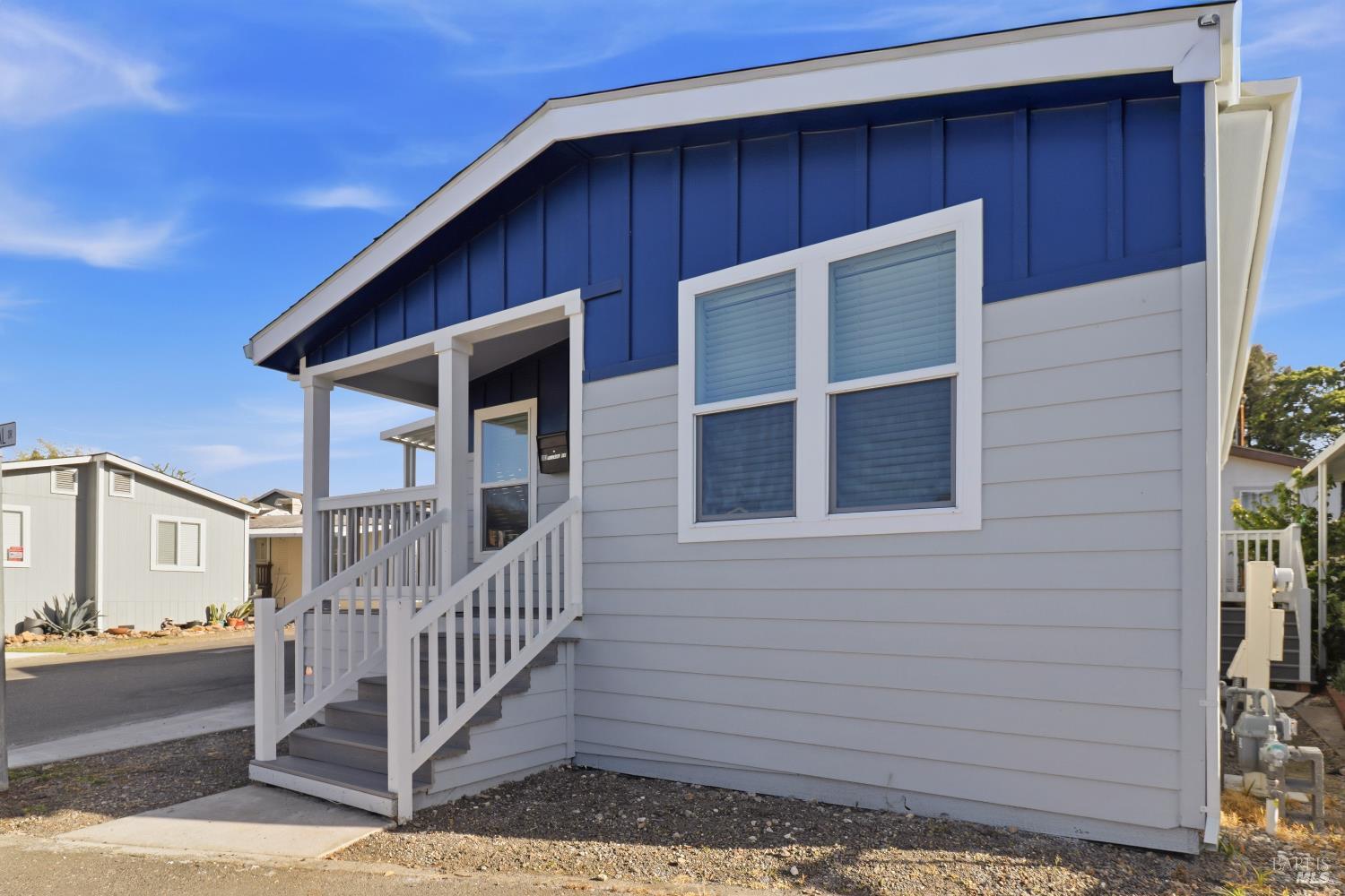 Detail Gallery Image 5 of 27 For 302 Floral Dr, Cotati,  CA 94931 - 2 Beds | 2 Baths