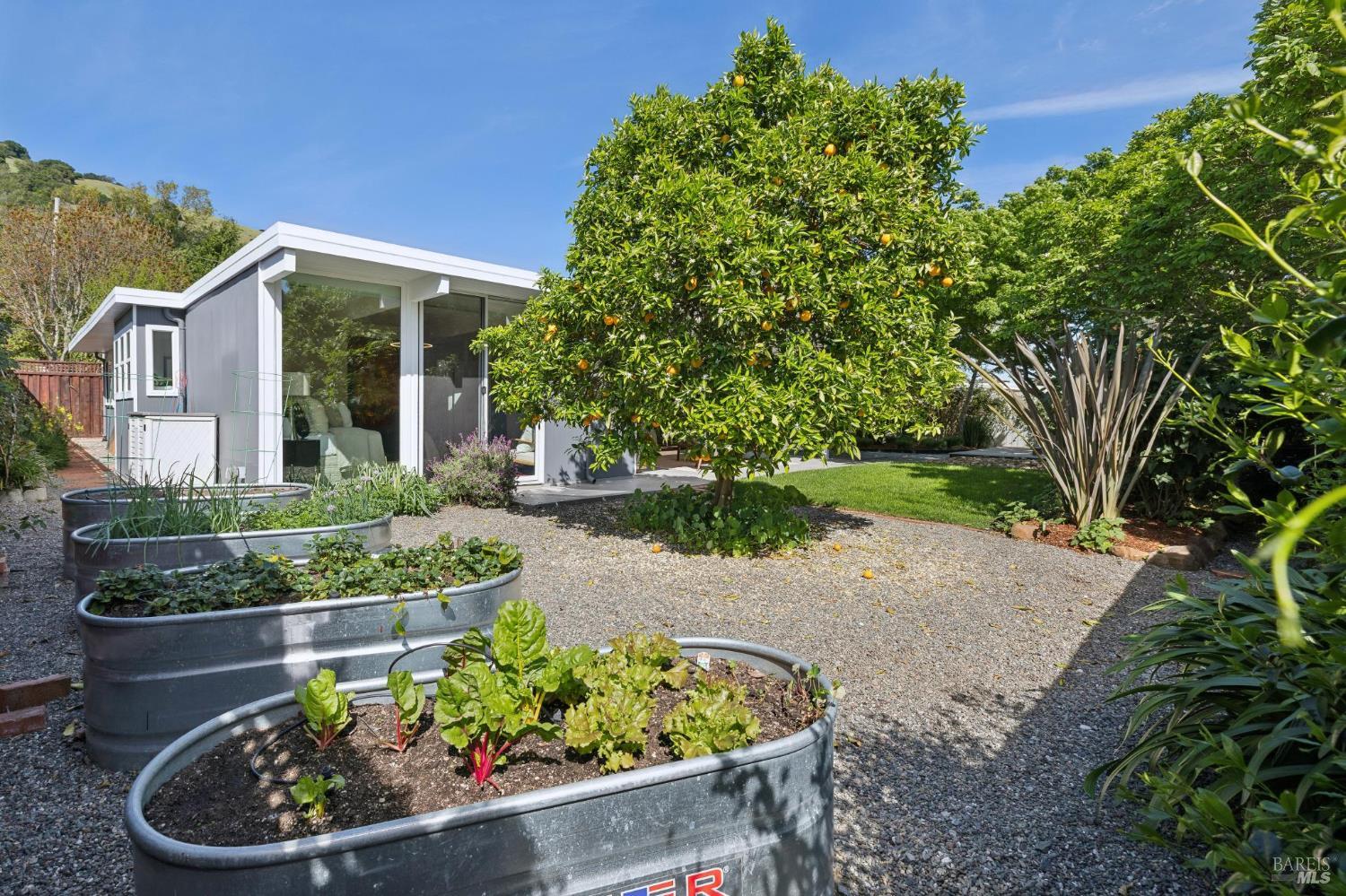 Detail Gallery Image 44 of 57 For 839 Greenberry Ln, San Rafael,  CA 94903 - 4 Beds | 2 Baths