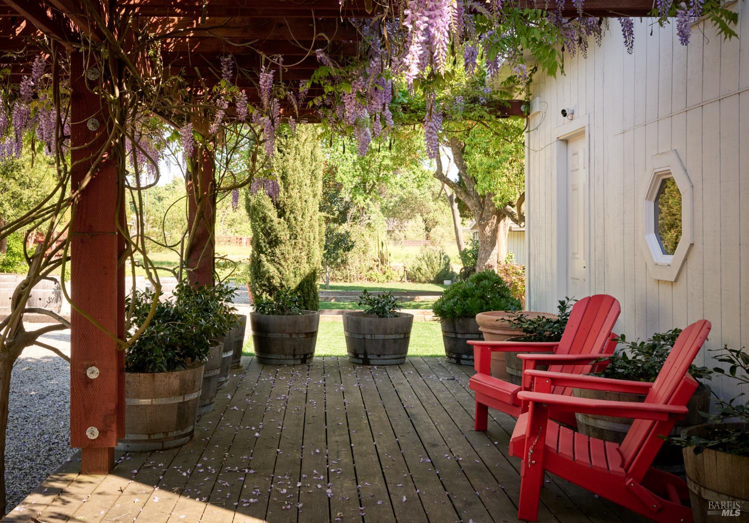 Detail Gallery Image 16 of 22 For 195 Fisher Ln, Sonoma,  CA 95476 - 10 Beds | 9/2 Baths