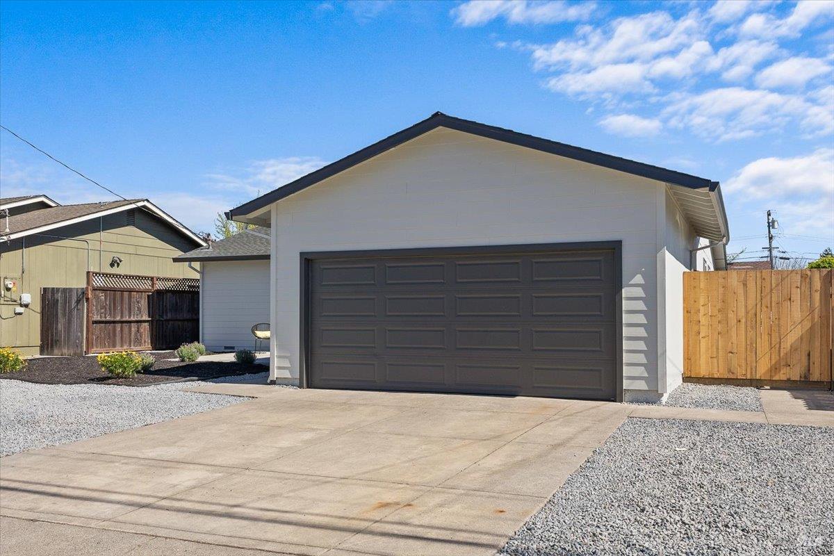 Detail Gallery Image 37 of 37 For 1622 Weaverly Dr, Petaluma,  CA 94954 - 3 Beds | 3 Baths