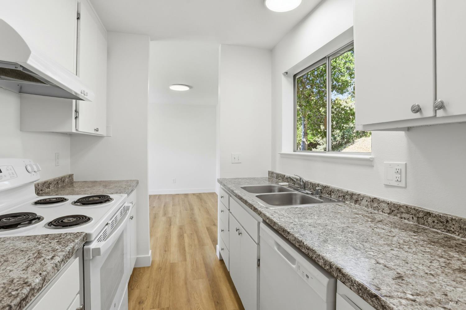 Detail Gallery Image 22 of 42 For 230 San Andreas Dr, Novato,  CA 94945 - – Beds | – Baths