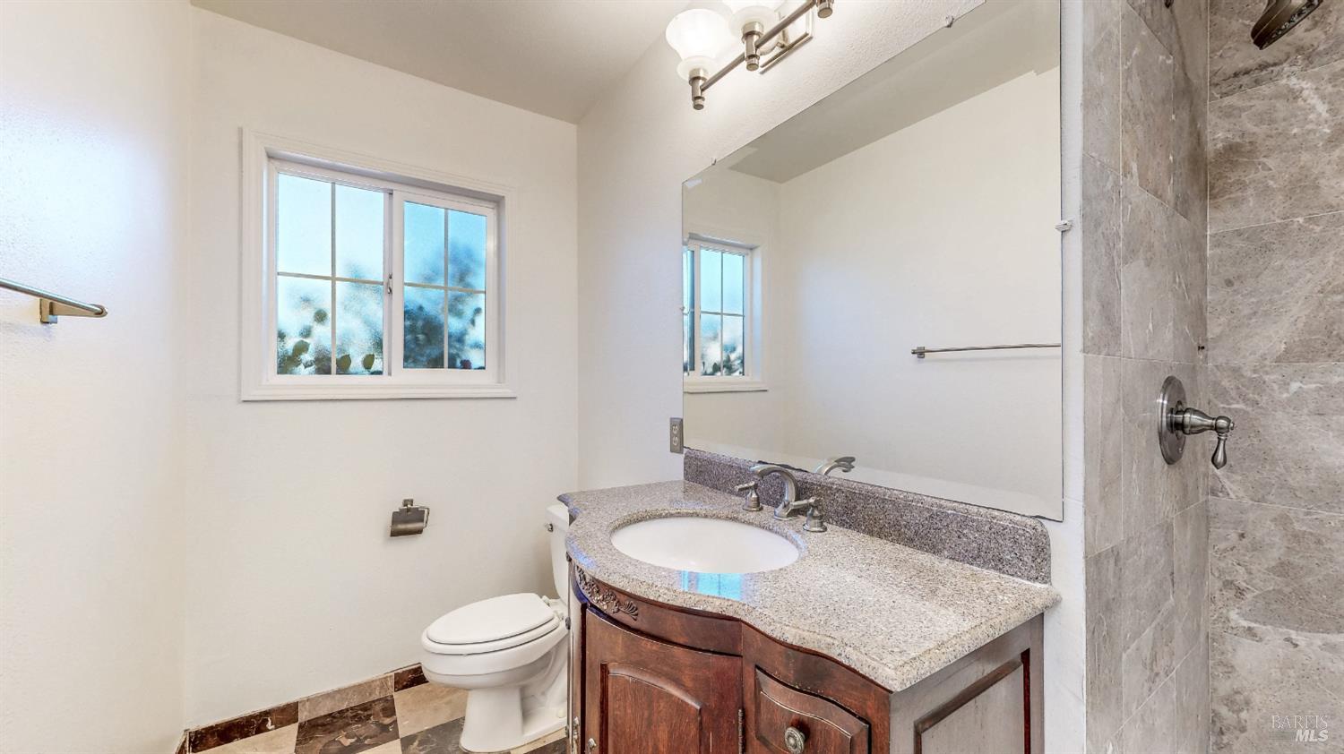 Detail Gallery Image 18 of 34 For 4872 Canyon Dr, Santa Rosa,  CA 95409 - 4 Beds | 2 Baths