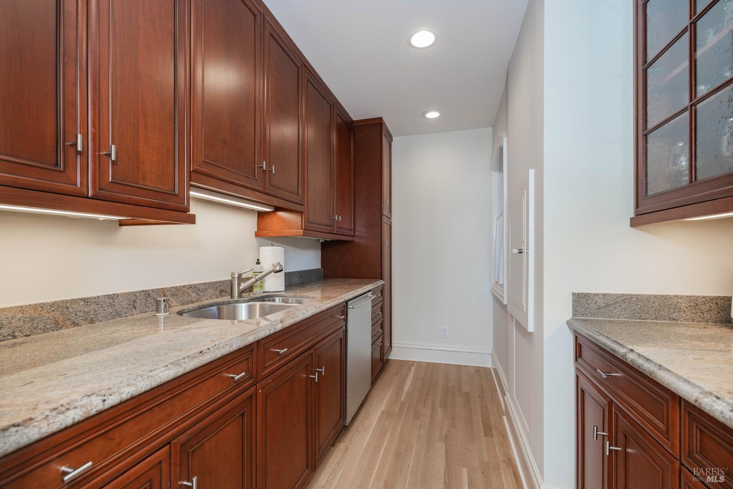 Detail Gallery Image 17 of 41 For 9 Francisco Vista Ct, Tiburon,  CA 94920 - 5 Beds | 4/2 Baths