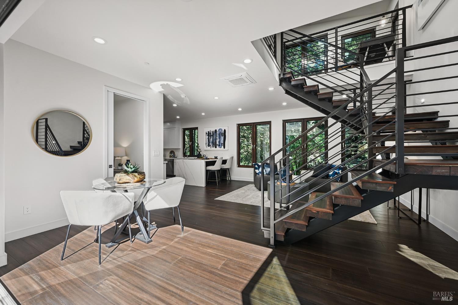 Detail Gallery Image 17 of 84 For 14685 Willow Rd, Guerneville,  CA 95446 - 3 Beds | 3 Baths