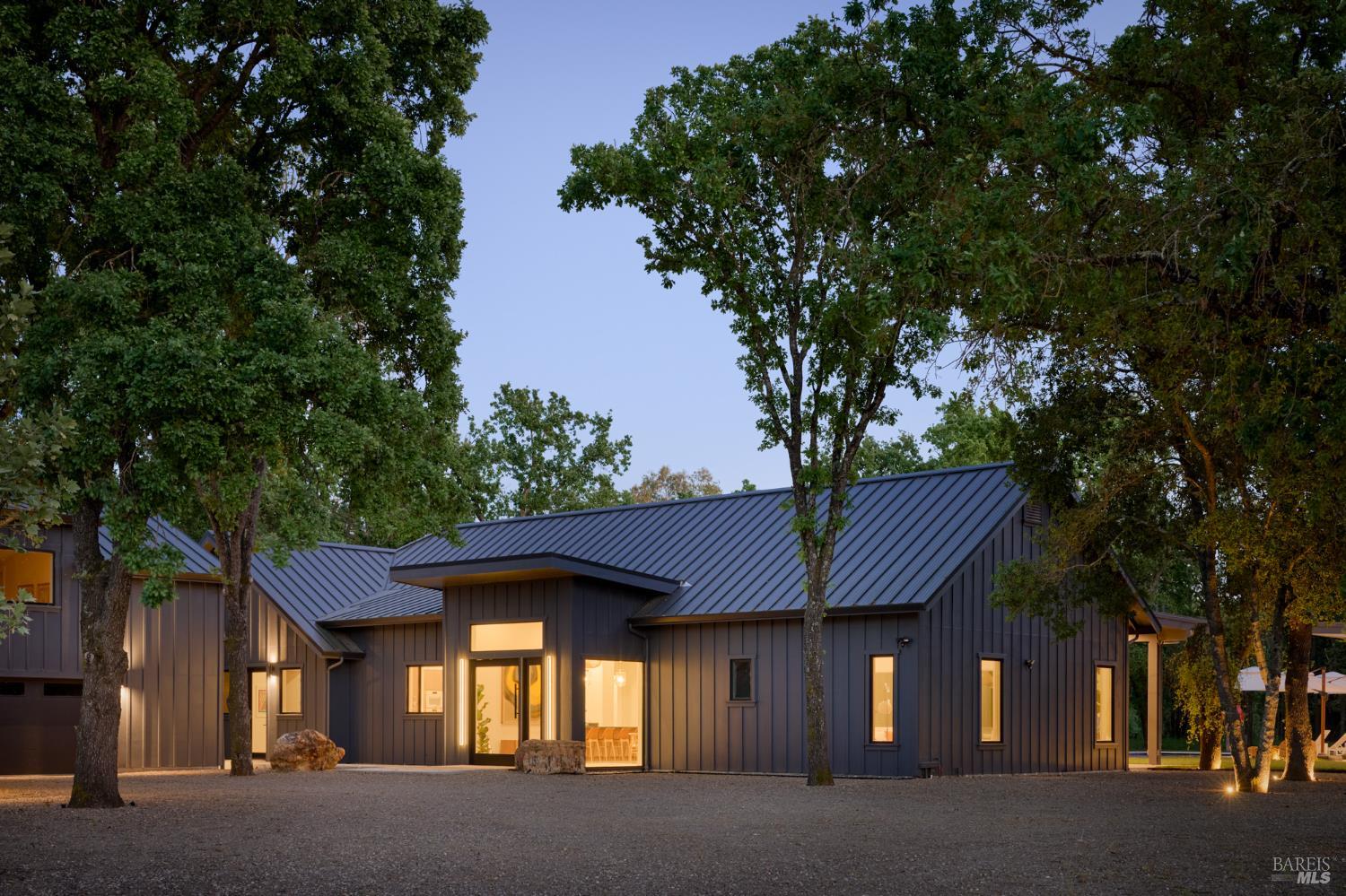 Detail Gallery Image 33 of 44 For 247 Fisher Ln, Sonoma,  CA 95476 - 5 Beds | 6/2 Baths