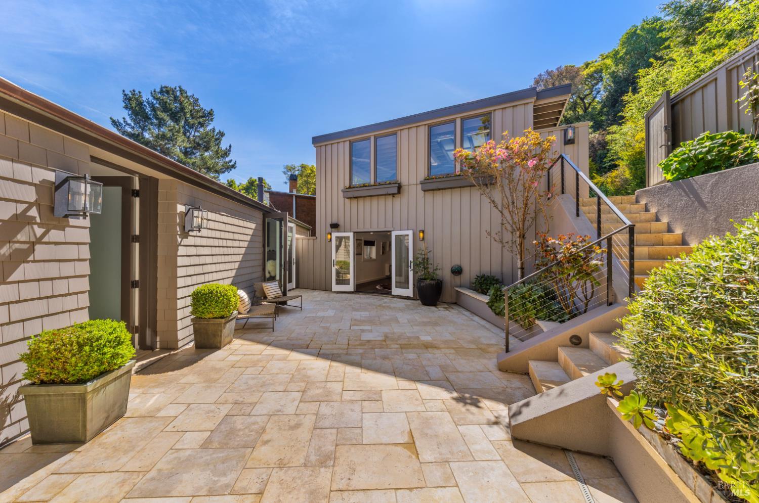 Detail Gallery Image 7 of 52 For 138 Madrona Ave, Belvedere,  CA 94920 - 4 Beds | 3/1 Baths