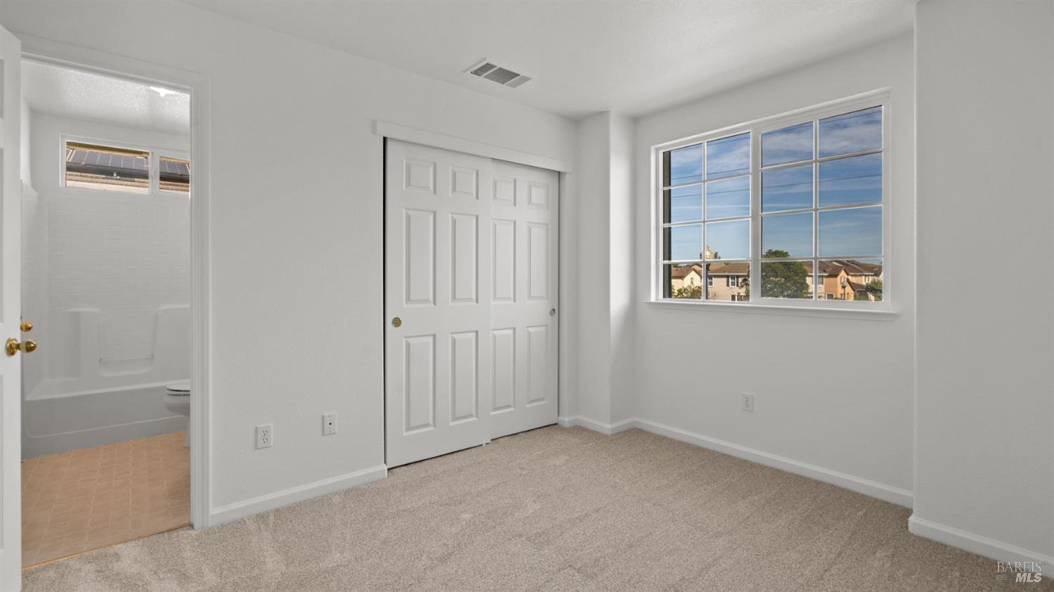 Detail Gallery Image 34 of 49 For 587 Abbey Dr, Fairfield,  CA 94534 - 3 Beds | 3 Baths