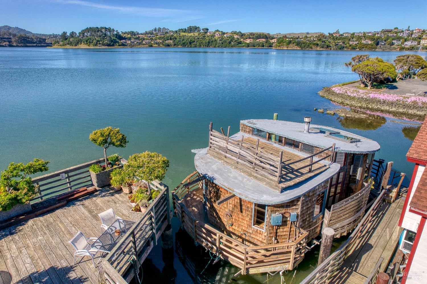 Detail Gallery Image 15 of 33 For 42 E Pier Unkn, Sausalito,  CA 94965 - 1 Beds | 1 Baths