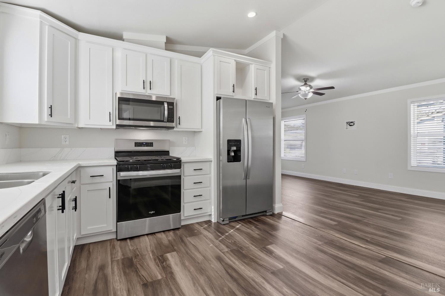 Detail Gallery Image 12 of 27 For 302 Floral Dr, Cotati,  CA 94931 - 2 Beds | 2 Baths