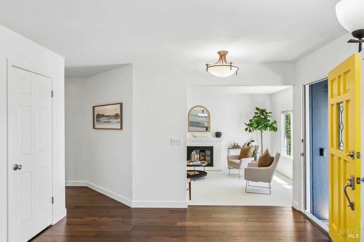 Detail Gallery Image 5 of 47 For 1619 Oneel Dr, Petaluma,  CA 94954 - 3 Beds | 2 Baths